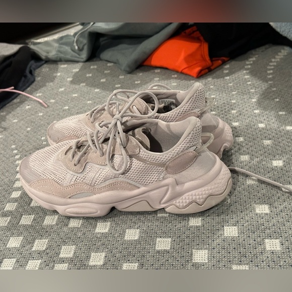 OZWEEGO Adidas size 8 putty grey - Picture 1 of 2